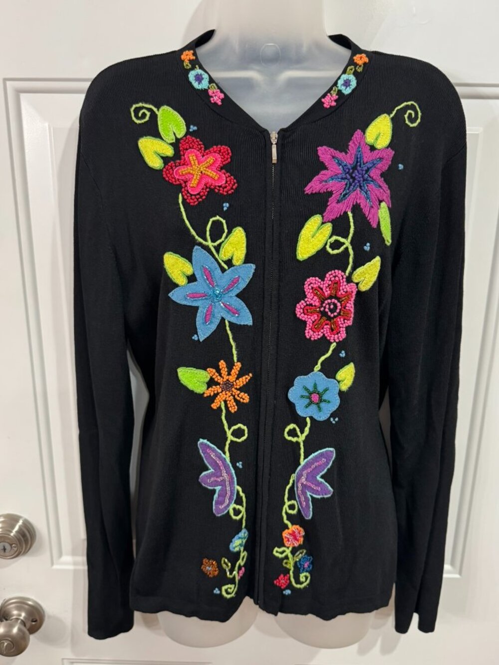 Vintage Yarns & Stitches Black With Colorful Floral Embroidery Zip-Up Cardigan M